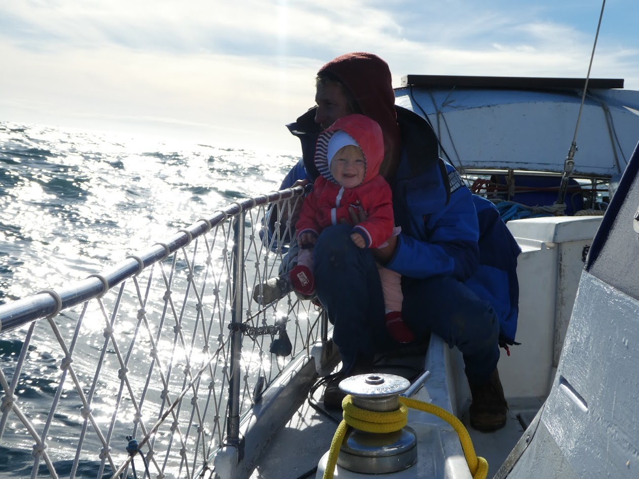 Daniel Holleis auf seinem Segelschiff